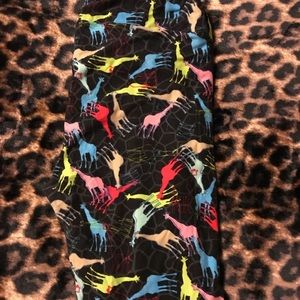 EUC giraffe print Lularoe leggings